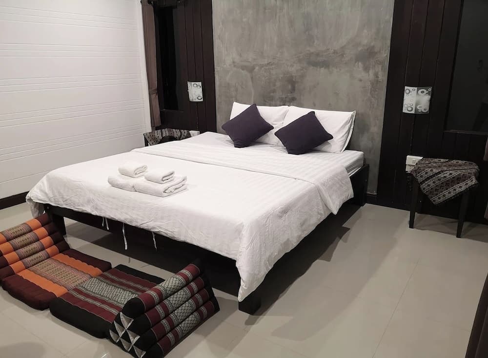 Thanawong Pool Villa