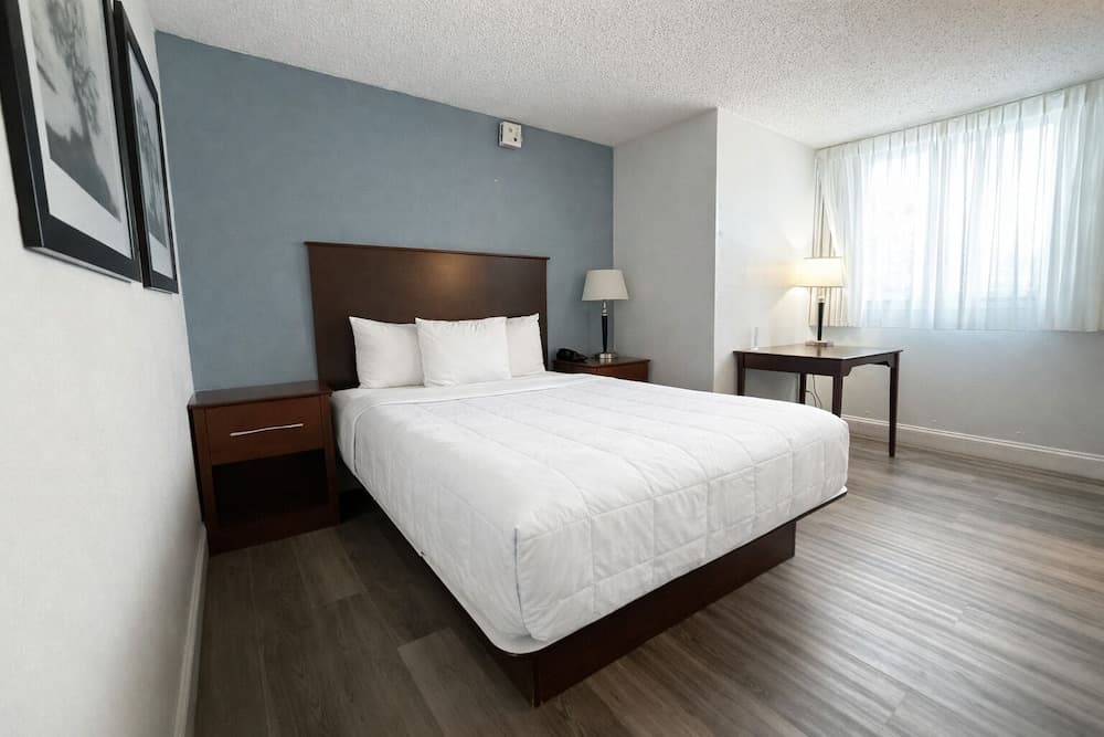 Hotel 8