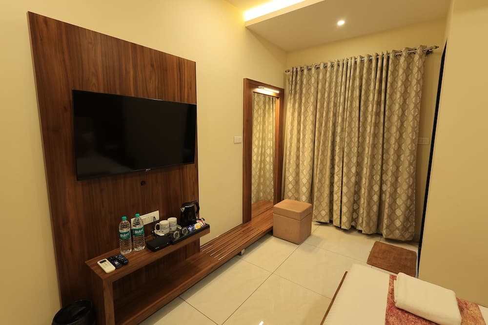 Krishna Hotel And Resort