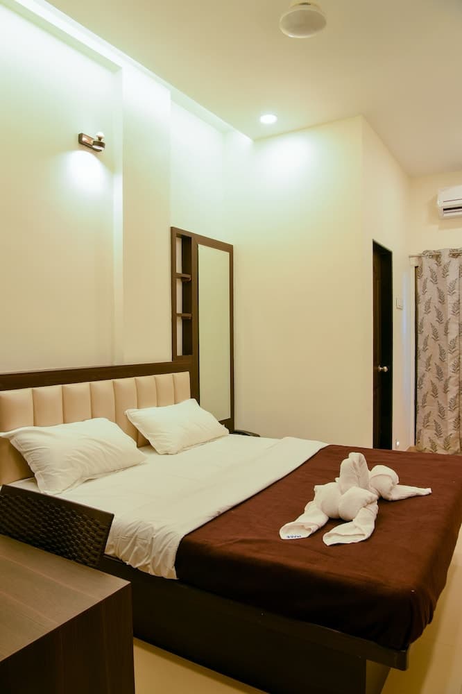 Malvan s Aishwarya Hotel