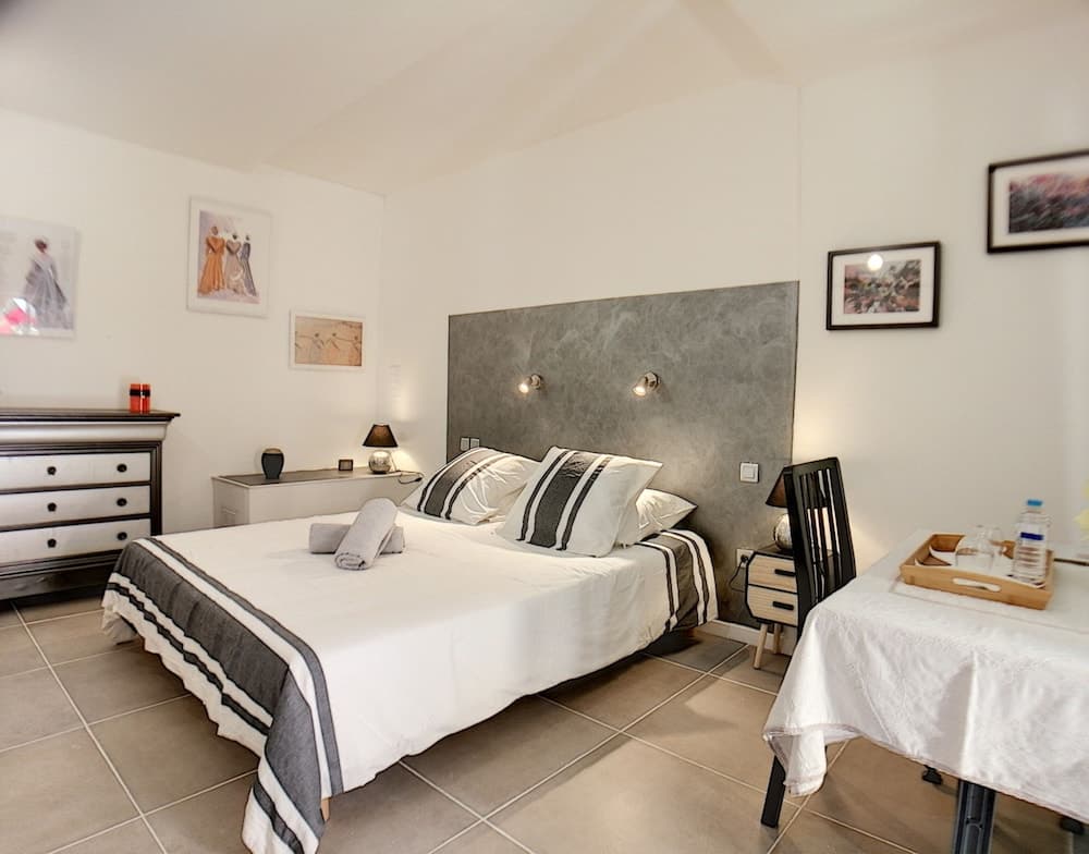 MAS MAURANE-Chambre d'hôte avec SPA privé aux portes d'ARLES
