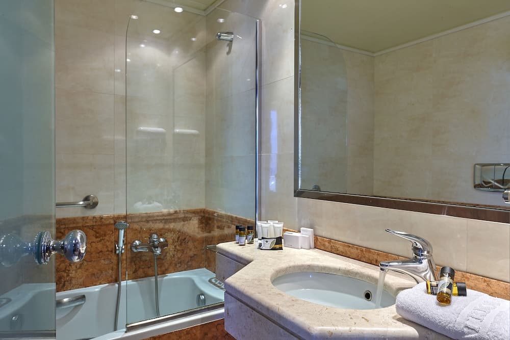 Atrion Hotel