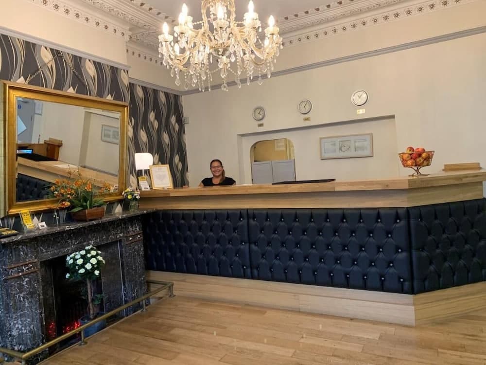 Whites Hotel