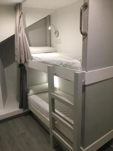 Hostel Txalupa
