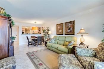 Windward Point Elevator Heated Pool 2 Br condo by RedAwning
