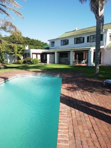 Point Lodge On The Waters Edge