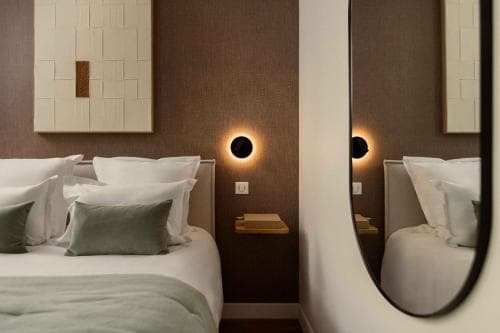 21 Foch Hotel