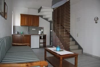 Platanofylla Studios & Apartments