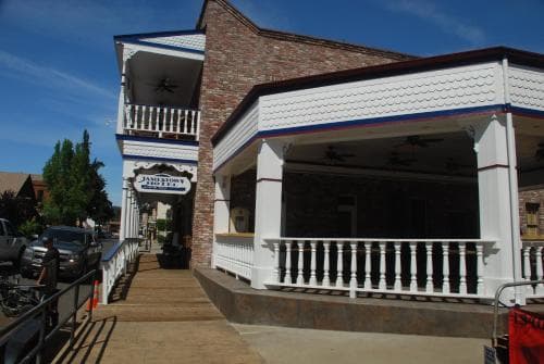 Jamestown Hotel