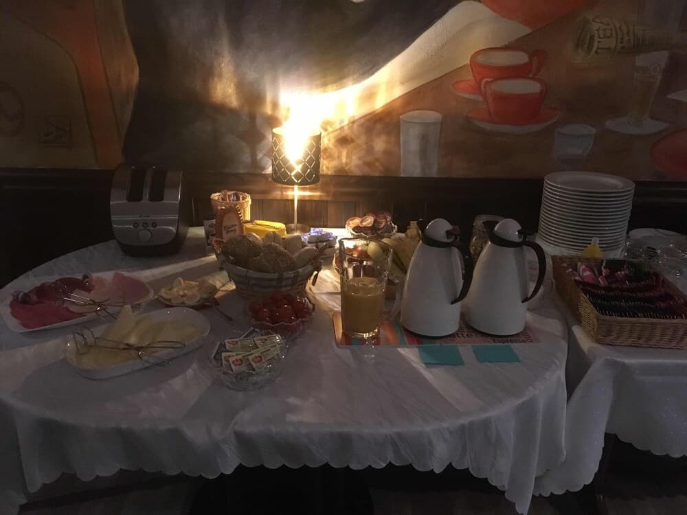 Maxi's Hotel