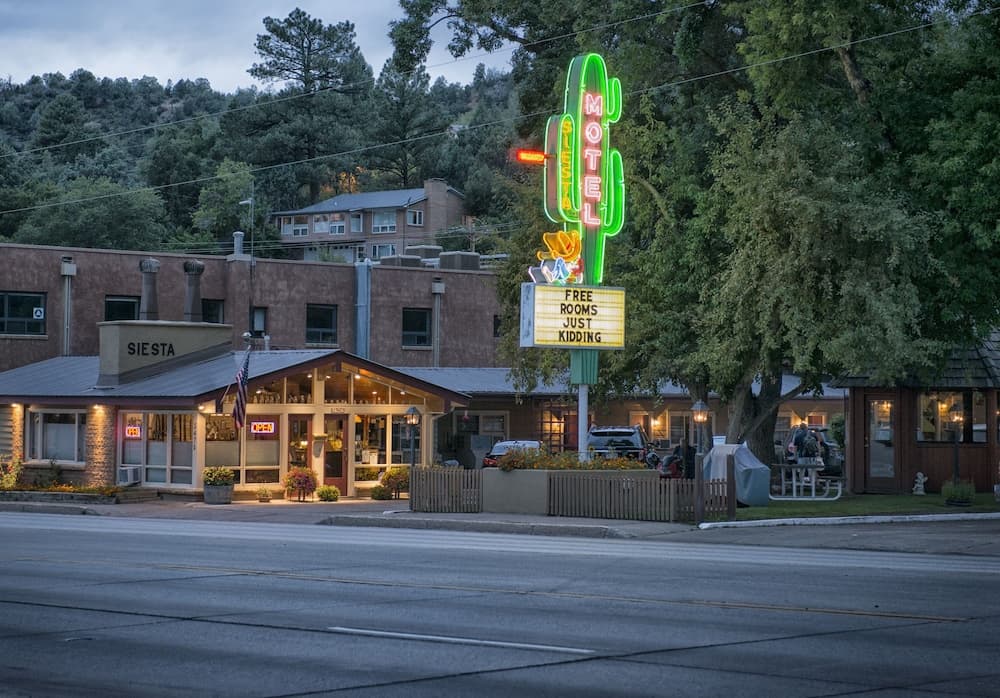 Siesta Motel