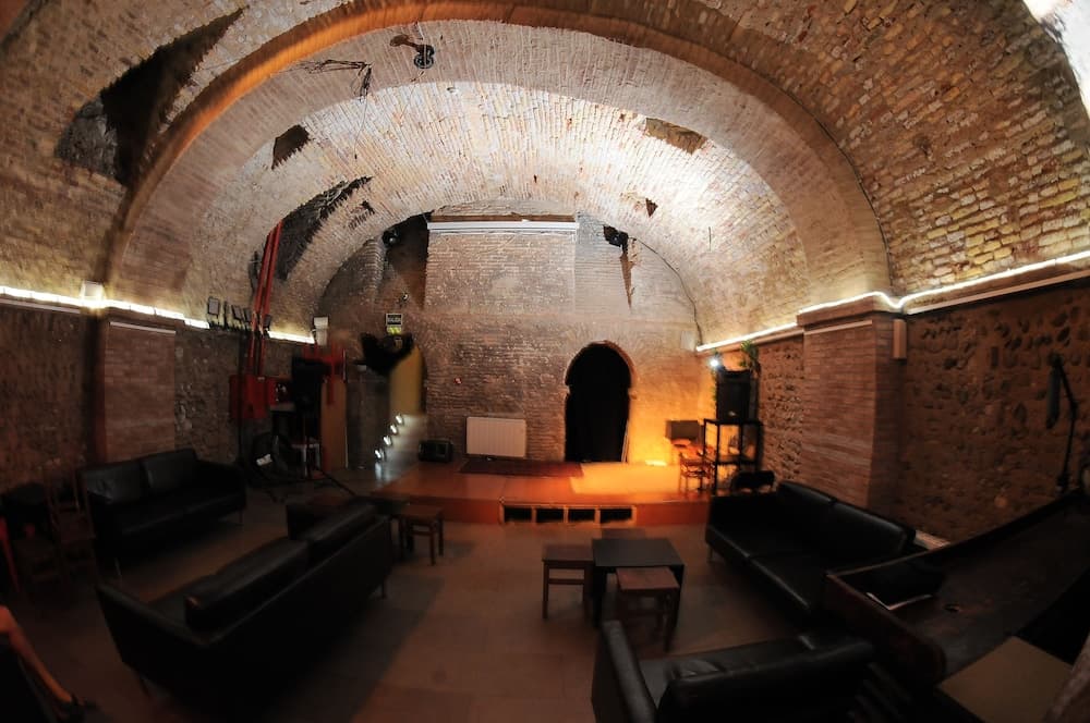 Be Zaragoza Hostel