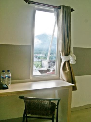 Leos Hotel