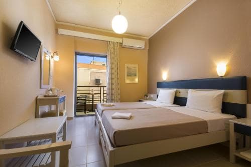 Rea Hotel & Studios