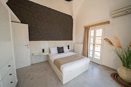Bluewhite Suites & Villa Santorini