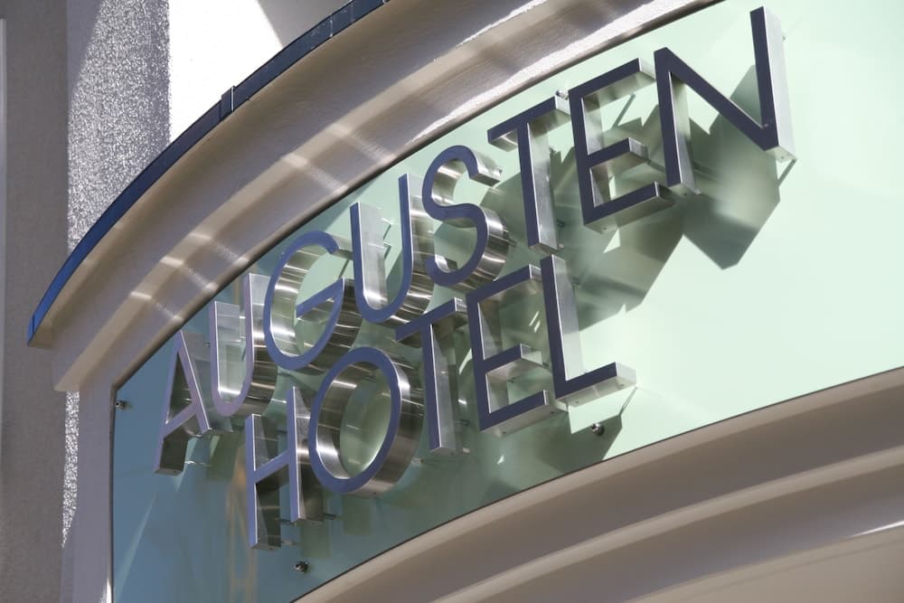 Augusten Hotel