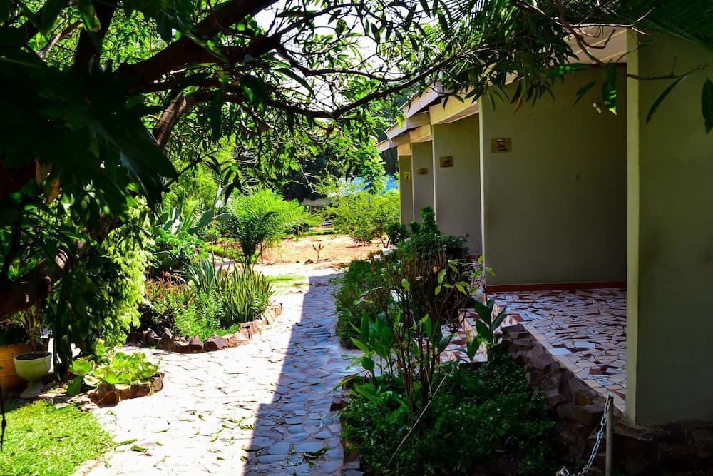 Decha Guest Lodge