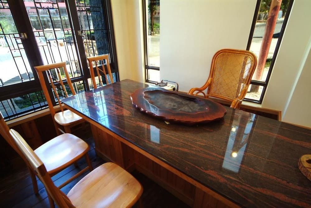 Hooja Hotel