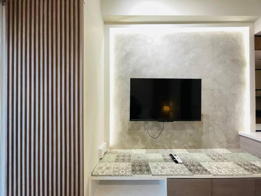 18 Warm Studio Oasis