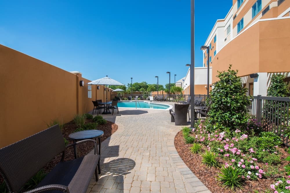 Courtyard Columbus
