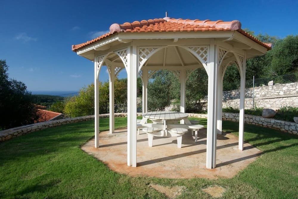 Vryonis Villa