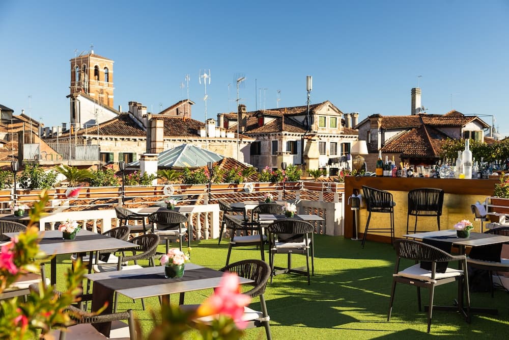 Hotel A LA Commedia