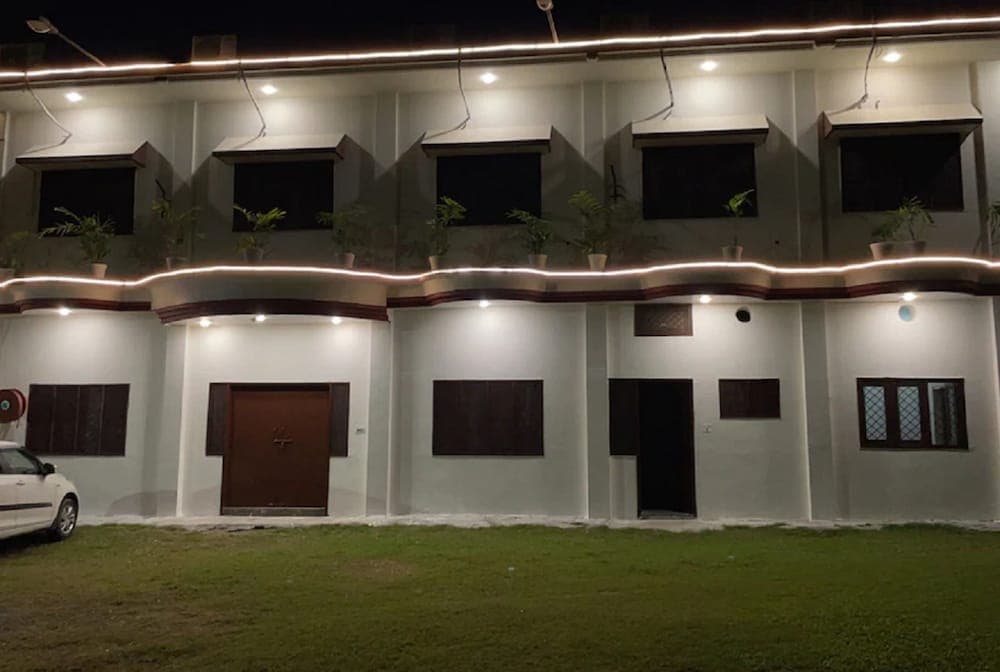 Goroomgo Ashoka Dehradun