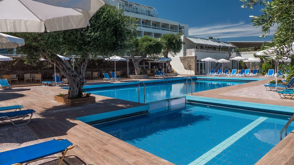 Alexandros Hotel