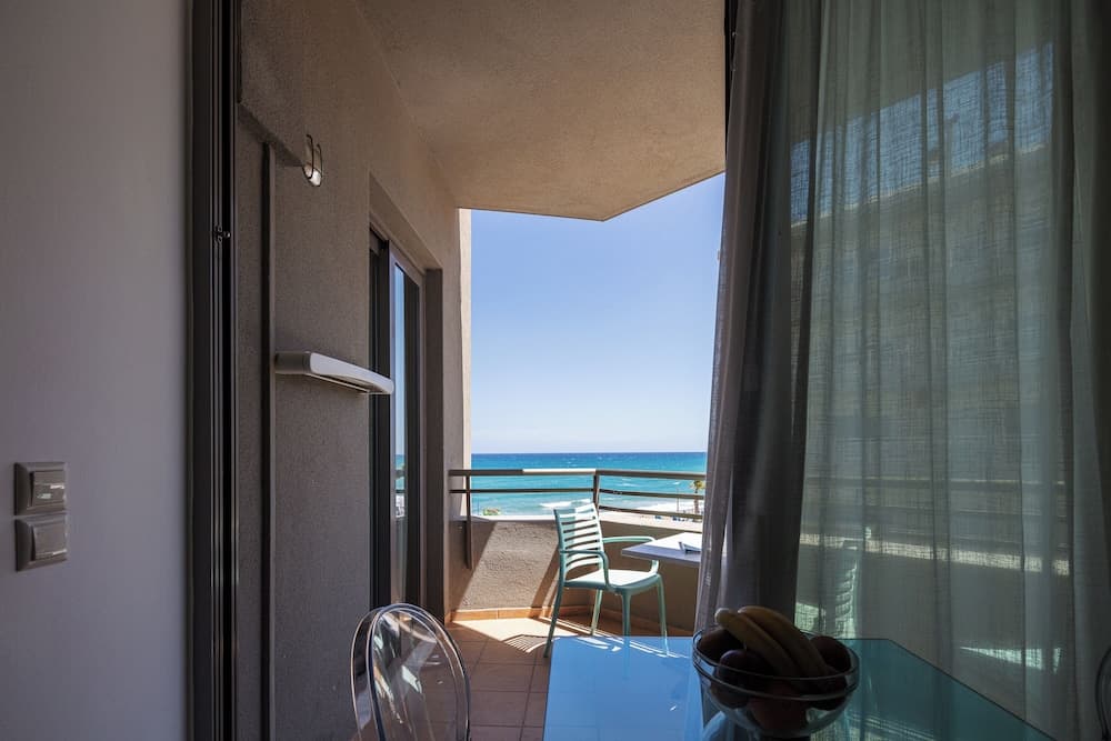 Steris Elegant Beach Hotel