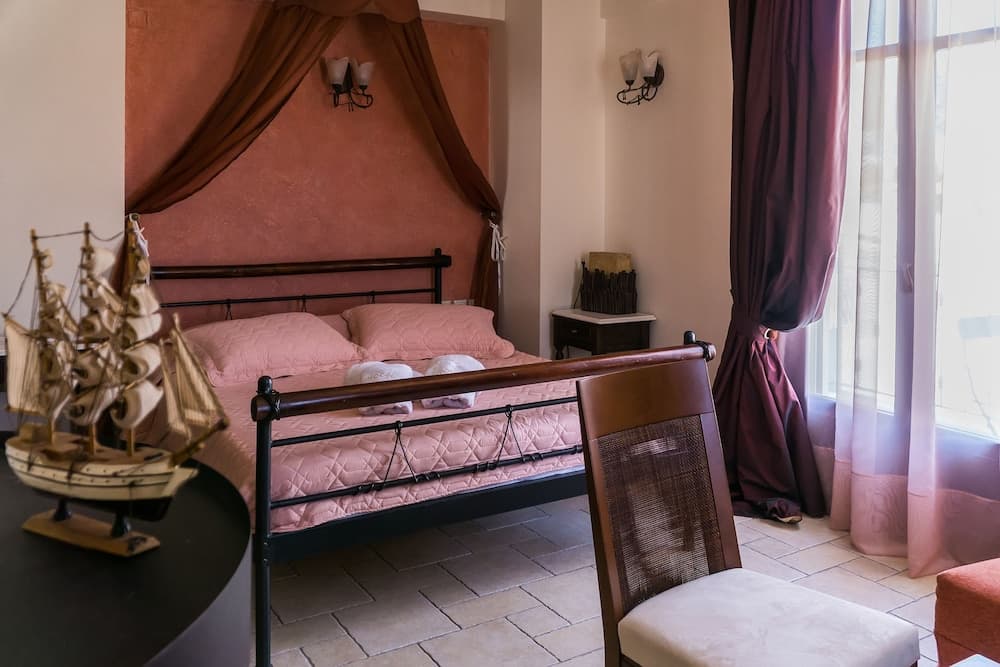 Epavlis Boutique Suites