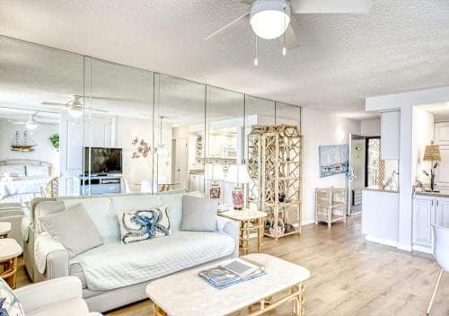 Hololani Oceanfront Condominiums