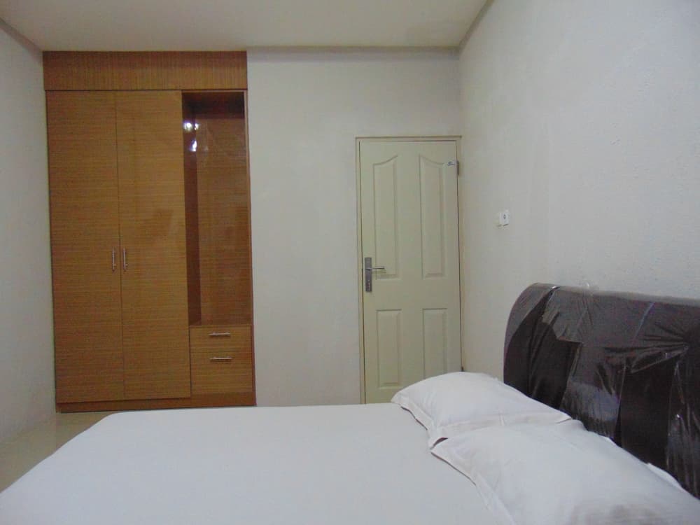 Room 868