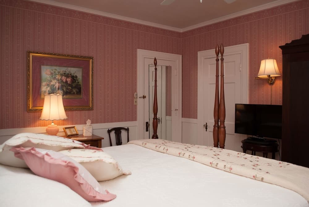 Colonial Capital Bed & Breakfast