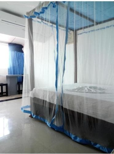 Rainbow Beach Hotel