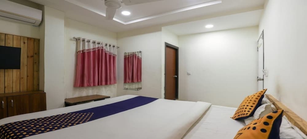 Everest Hotel