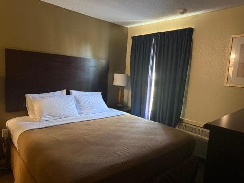 Clinton Inn & Suites