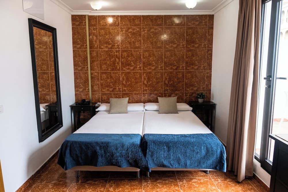 Hotel Adonis Capital