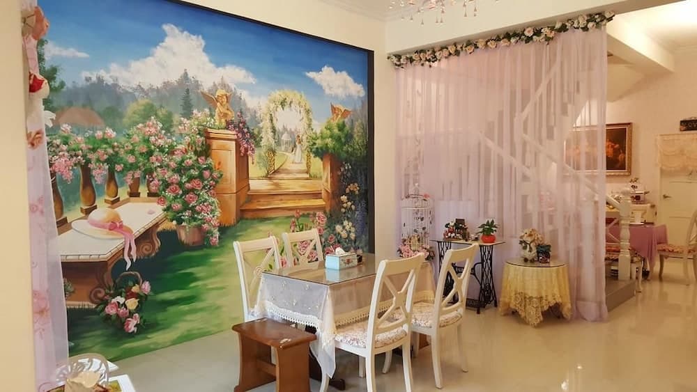 Rose Castle Hostel