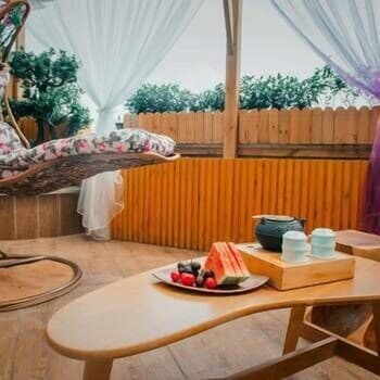 Ease Hotel