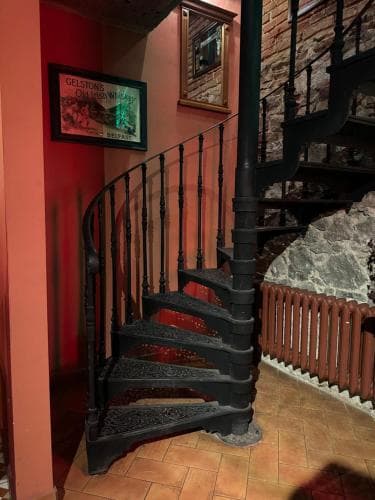 Shoemaker Irish Pub & Accommodation Hotel