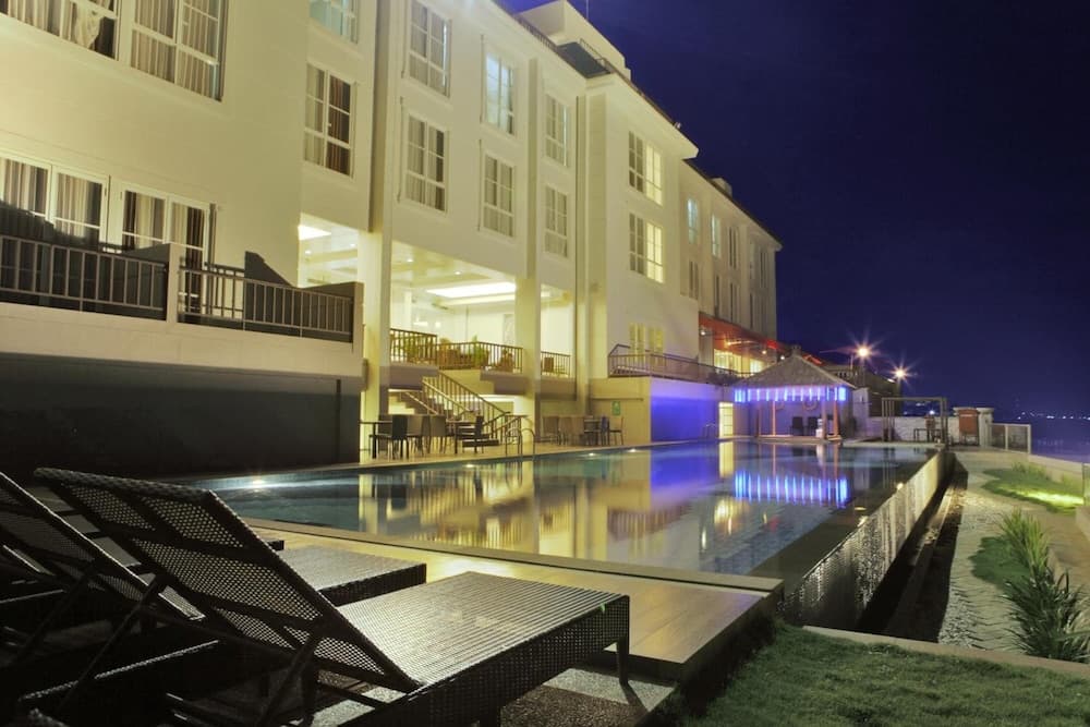 Hotel On The Rock
