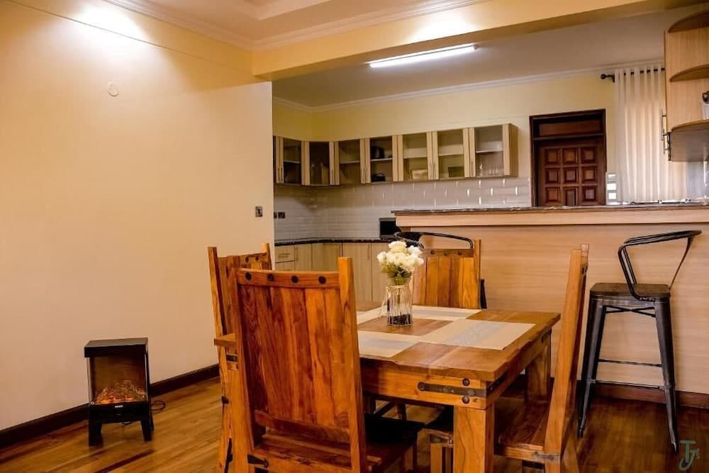TJ's Boutique Hotel