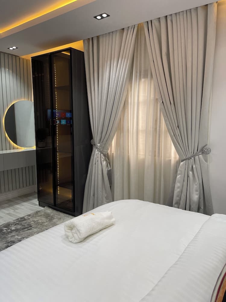 Apartment 79 Hotel & Suite