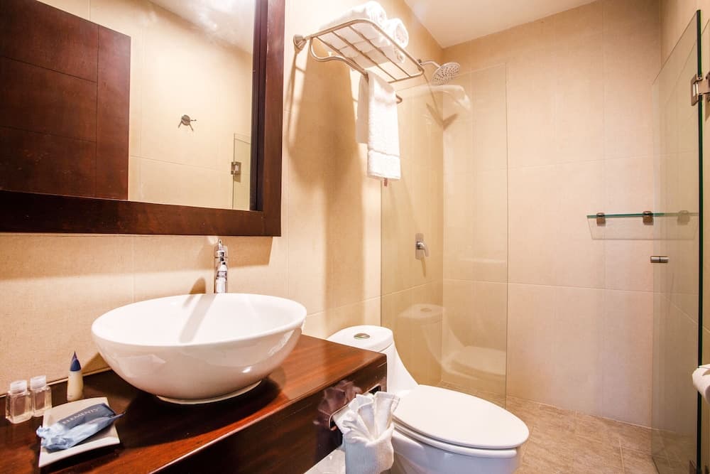Blaze Hotel & Suite