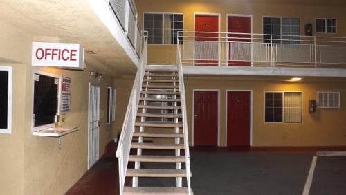 Top Hat Motel