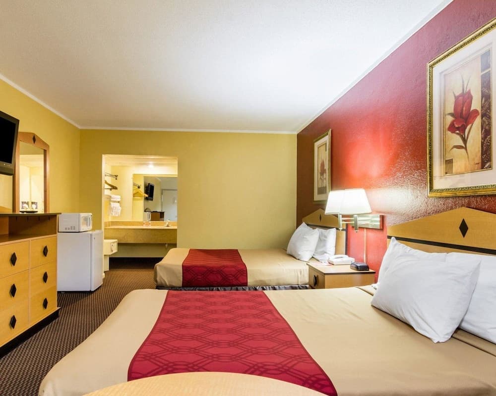 Econo Lodge Topeka Blvd
