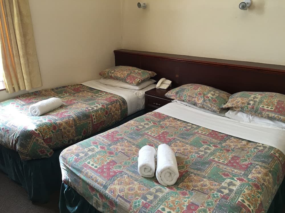 Smiths Hotel