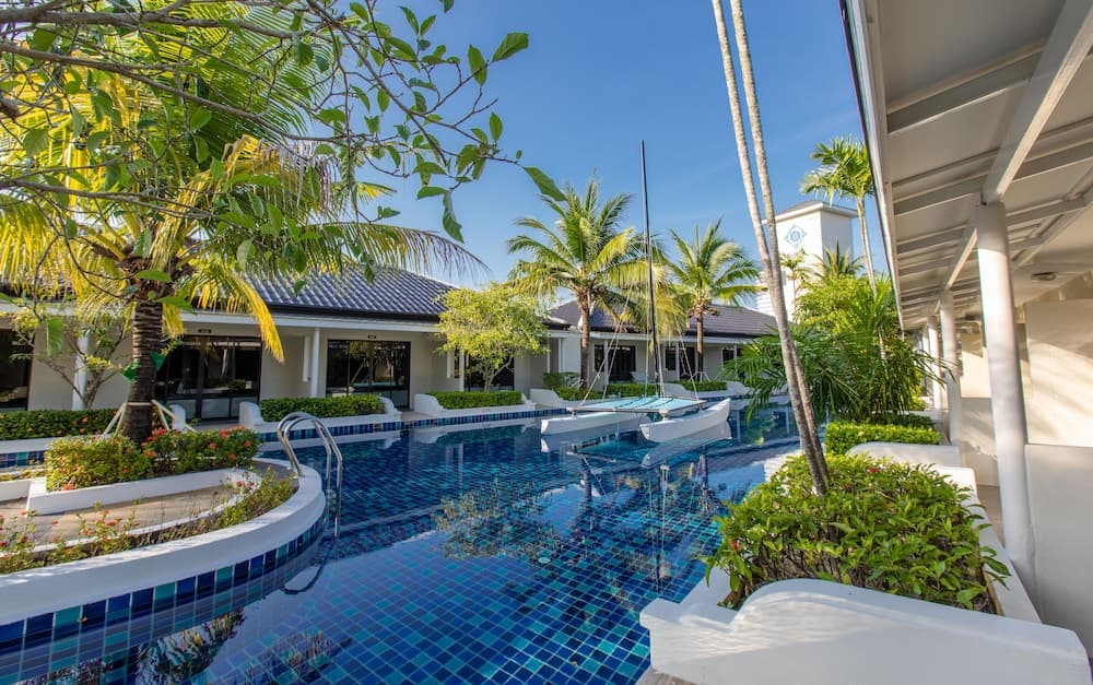 Tuana Hotels Brook Pool Access