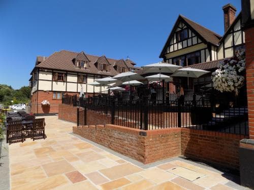 De Rougemont Manor Hotel