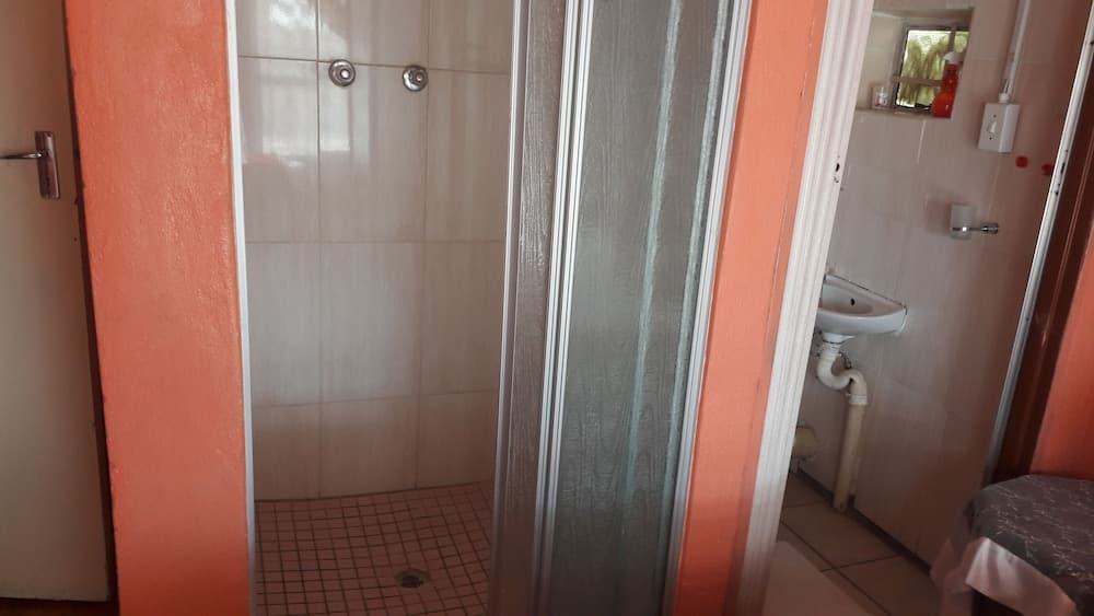 Diphororo Guest House